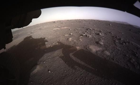 A Perseverance hazaküldte az első színes fotókat a Marsról