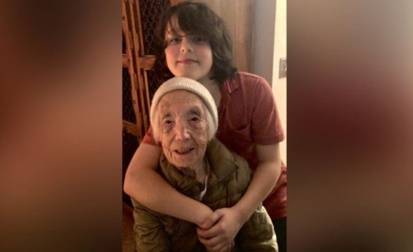 Szülinapi dalolással tarol az interneten a 110 éves nagymama