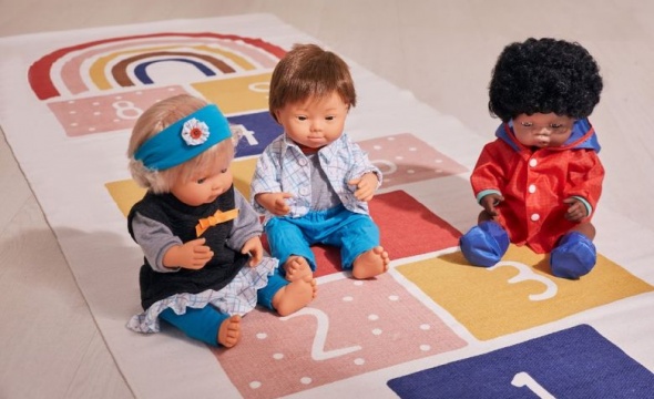 Down-szindrómás játékbabák tehetik elfogadóbbá a gyerekeket