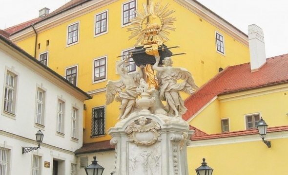 A győri Frigyláda-szobor legendája