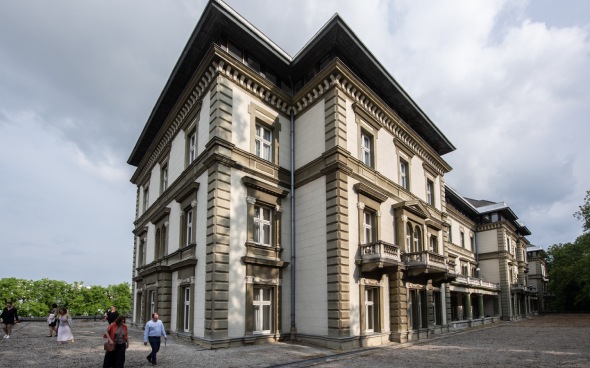 Az Ensana Grand Margitsziget, korábbi nevén a Grand Hotel, az ikonikus Margit-szigeten található